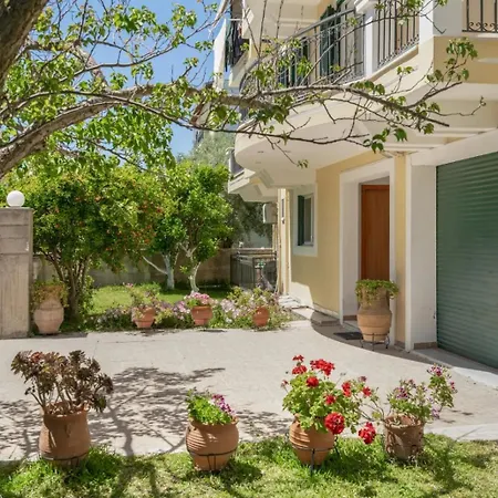 Jennifer's * Lefkada City